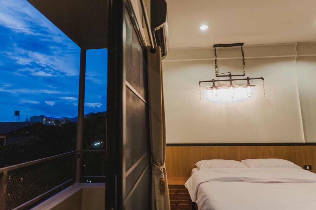 No.9 Hostel & Cafe Chiang Mai Dış mekan fotoğraf